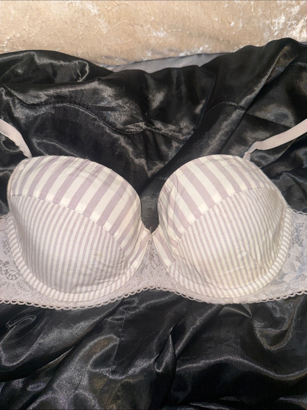 Victoria’s Secret Striped White & Gray Colored Bra!